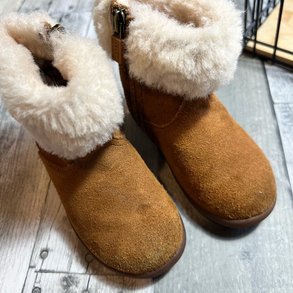 Ugg Boots Size 6 GUC
